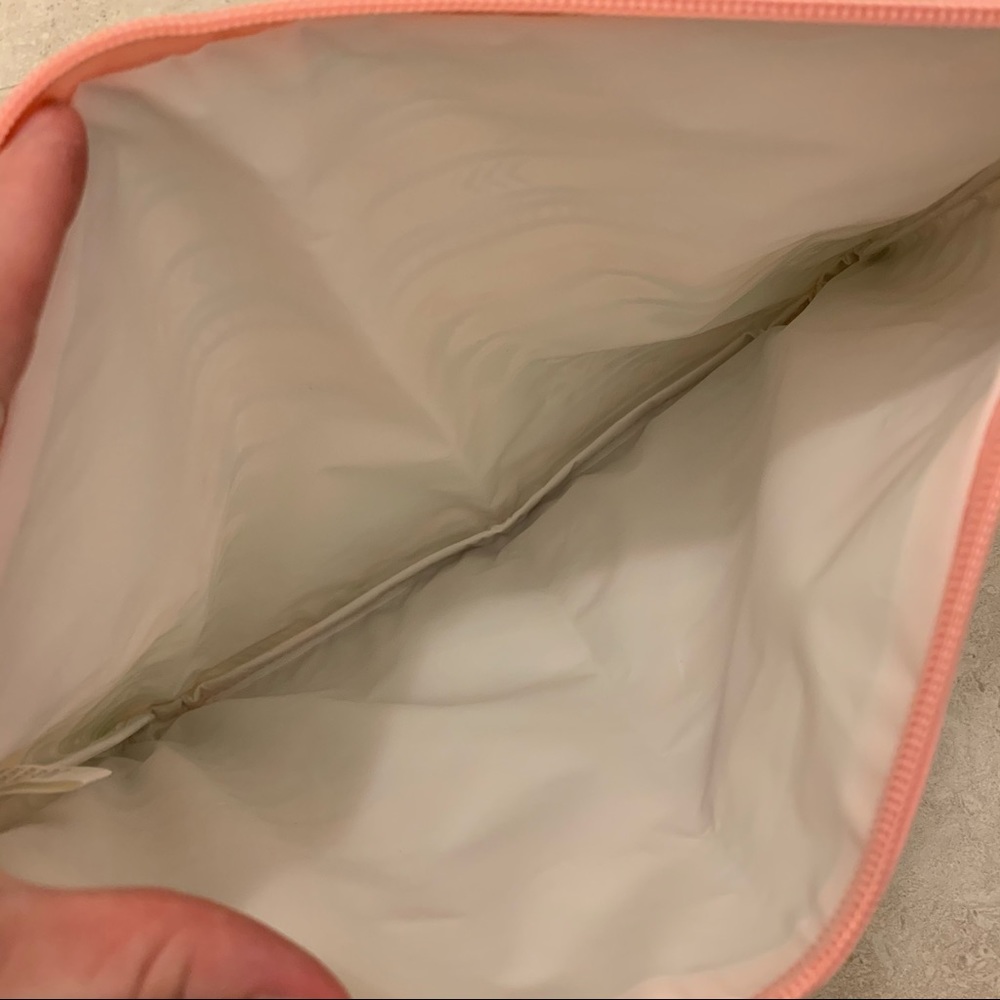 Waterproof Accessory Pouch - Picture 4 of 4